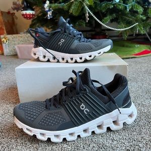Women’s On Cloud Cloudswift sneakers. Only worn 3 times! Size 7.5.